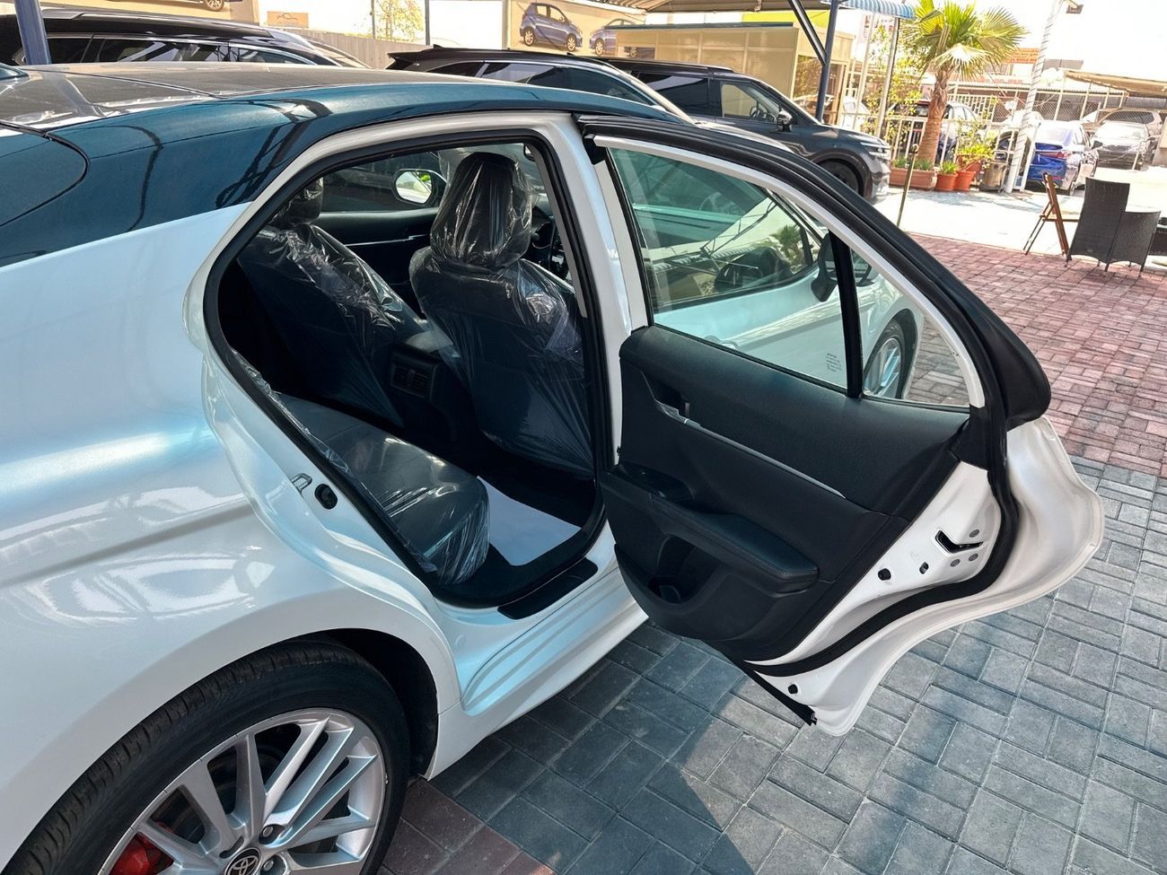 Toyota Camry Solara Toyota Camry xse trim 2020 with 2.5 engine in perfect condition, air tanks all in place, minimal dam