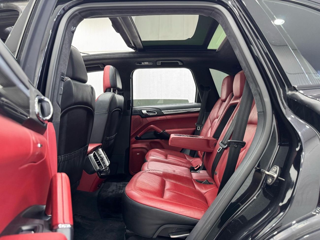 Porsche Cayenne GTS 3.6L 2016 Porsche Cayenne GTS, 2025 Porsche Warranty, Carbon Fiber Package, GCC