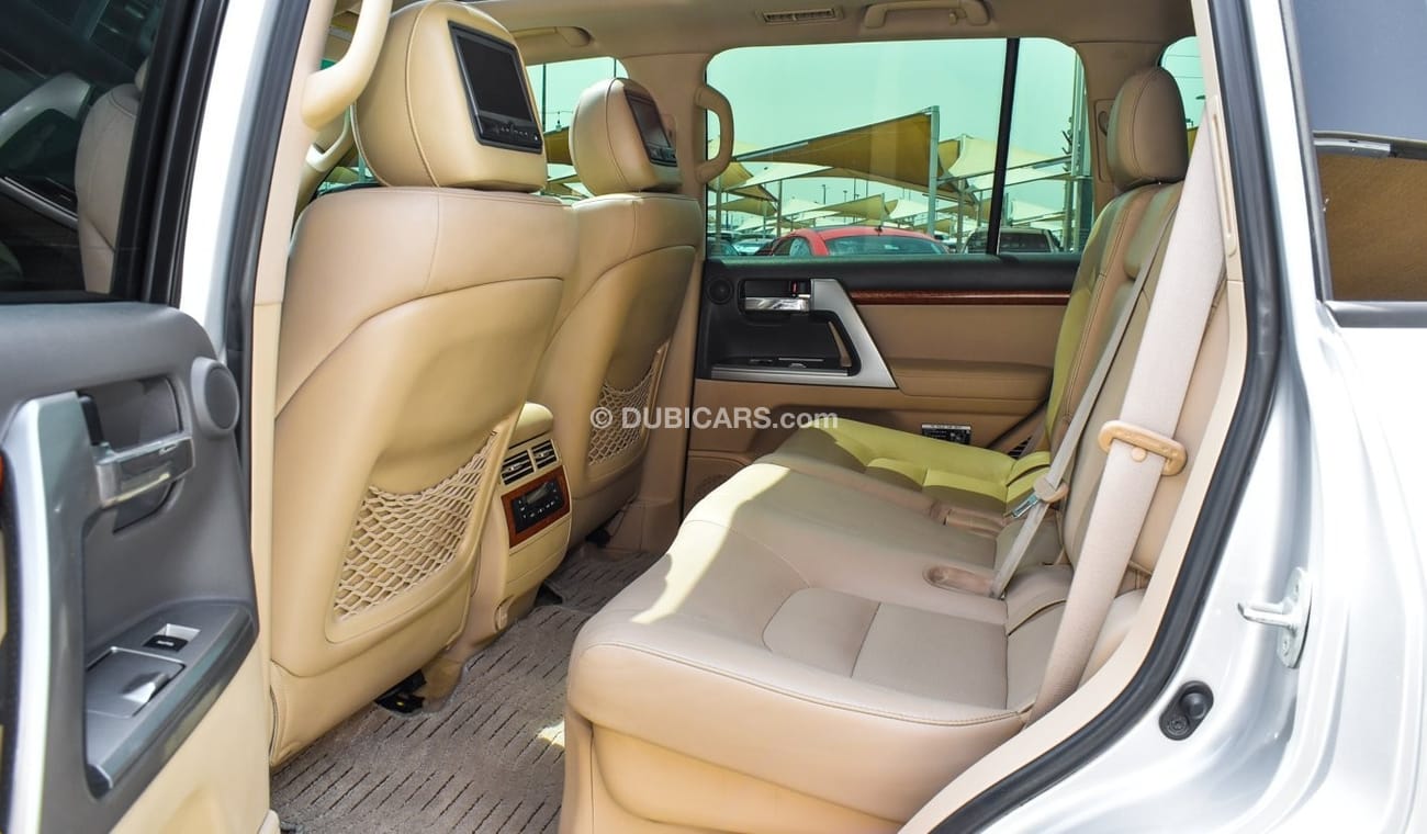 Toyota Land Cruiser VXR 5.7 V8