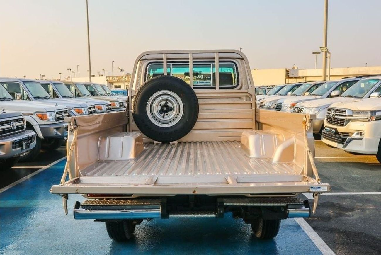 Toyota Land Cruiser Pick Up SC 4.0L toyota land cruiser single cab 2006 model