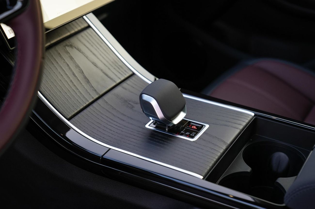 لاند روفر رانج روفر إيفوك SE P250 DYNAMIC 2025!! FIVE YEARS WARRANTY!! THREE YEARS SERVICE CONTRACT