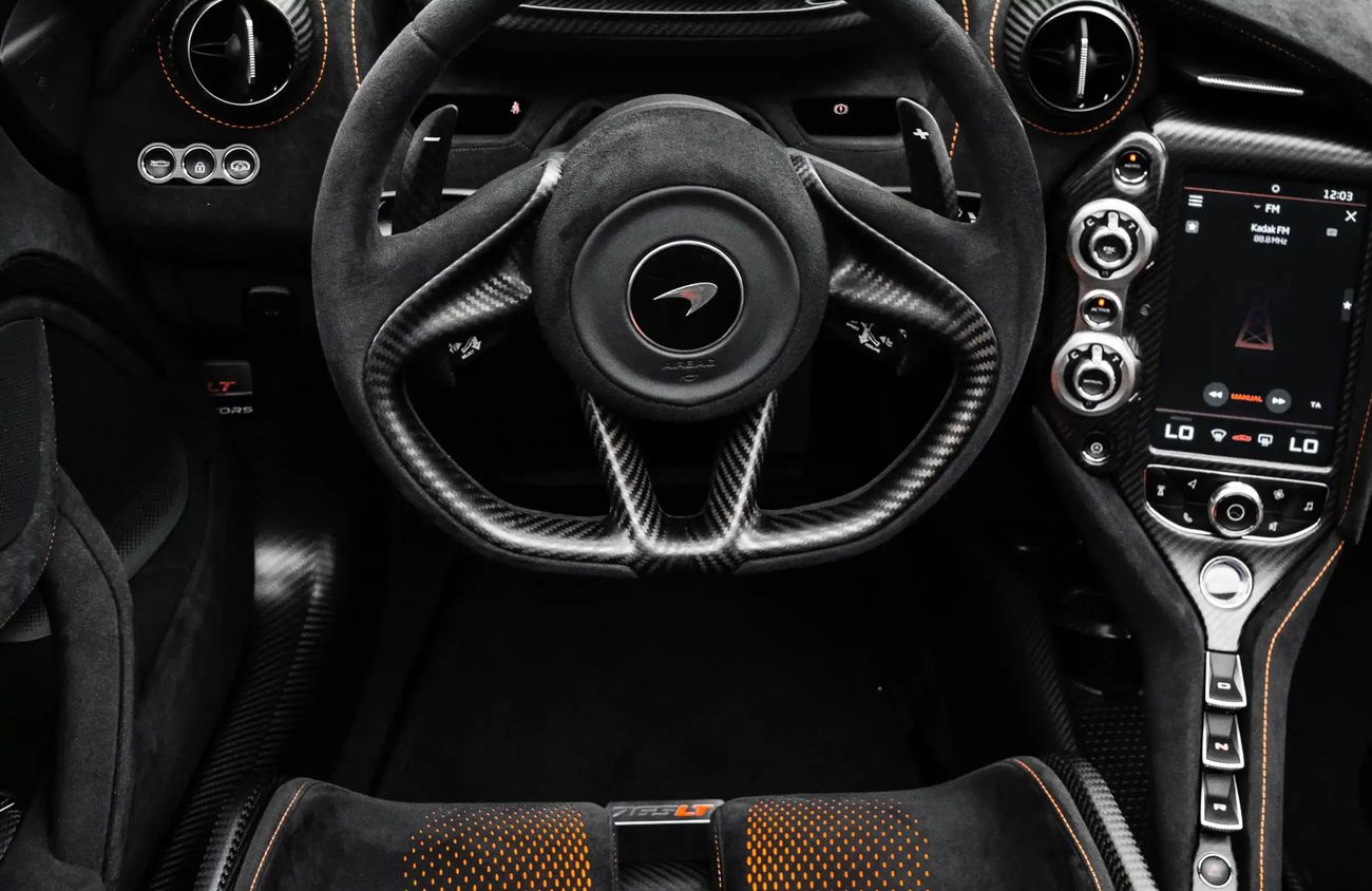 مكلارين 765LT 4.0L twin-turbocharged 8 Cylinder Engine