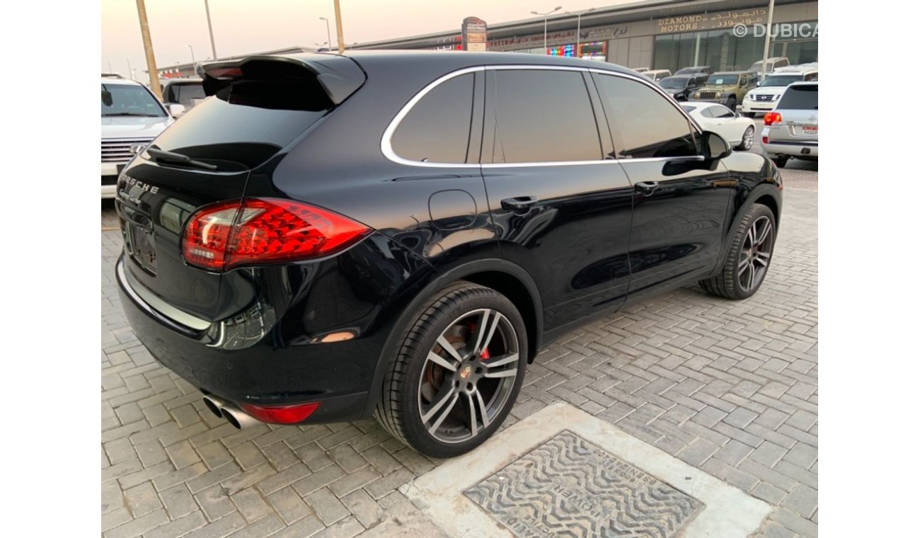 Porsche Cayenne Turbo ‏PORSCHE CAYENNE TURBO 4.8 L V8