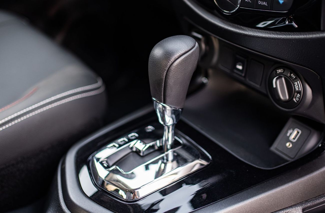 Nissan Navara 2025 Nissan Navara Pro-4X 2.5L AT Diesel (Drak Gray)