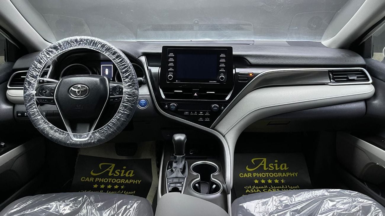 Toyota Camry LE Hybrid 2.5L