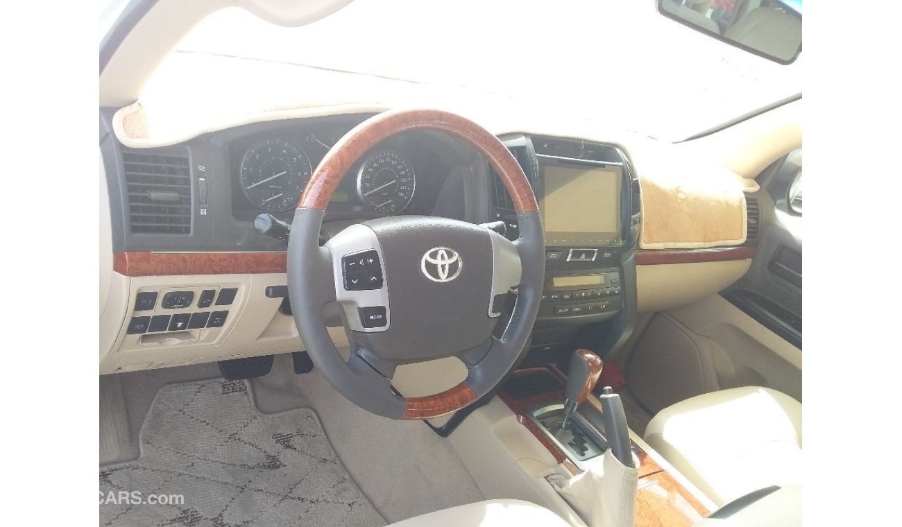 تويوتا لاند كروزر Toyota Land Cruiser 2012 GXR V8 GCC
