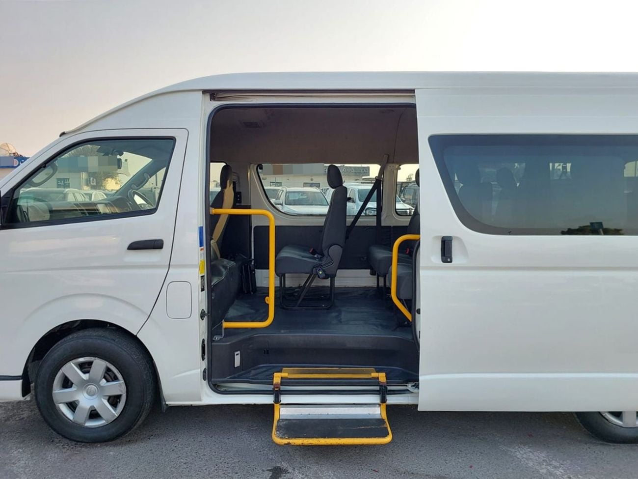 Toyota Hiace TOYOTA HIACE COMMUTER VAN RHD 2018 MODEL 3.0 L DIESEL AUTOMATIC(PM35933)