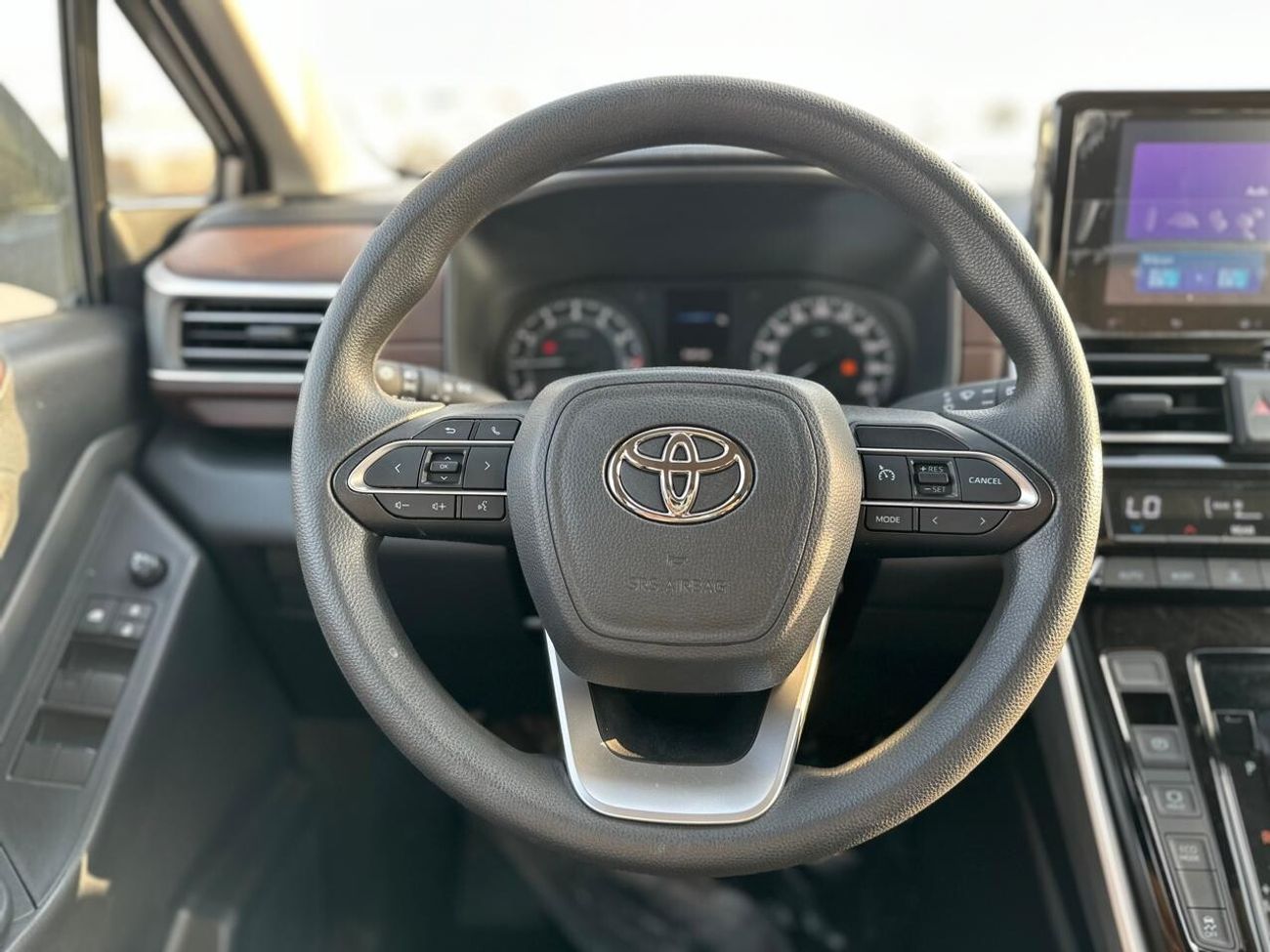 Toyota Innova 2024, PETROL 2.0L 0KM, GCC SPEC, 8-SEATERS, EXPORT PRICE