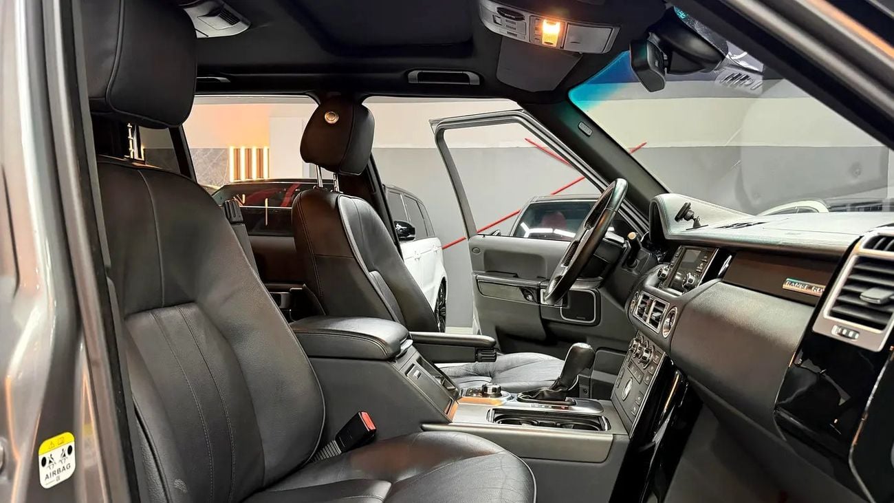 Land Rover Range Rover LWB HSE P360 3.0L VOUGE V8 HSE GCC MINT CONDITION