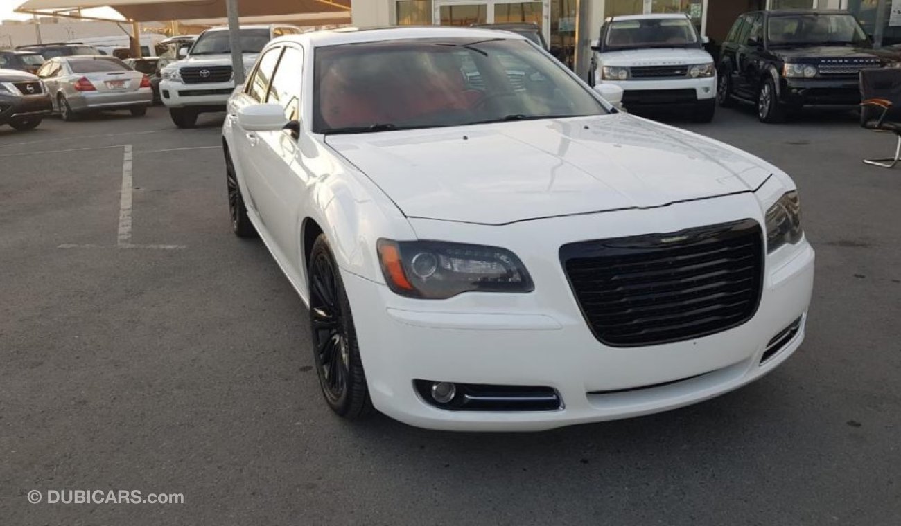 Chrysler 300C 2013 GCC car prefect condition full option panoramic roof leather seats back ca