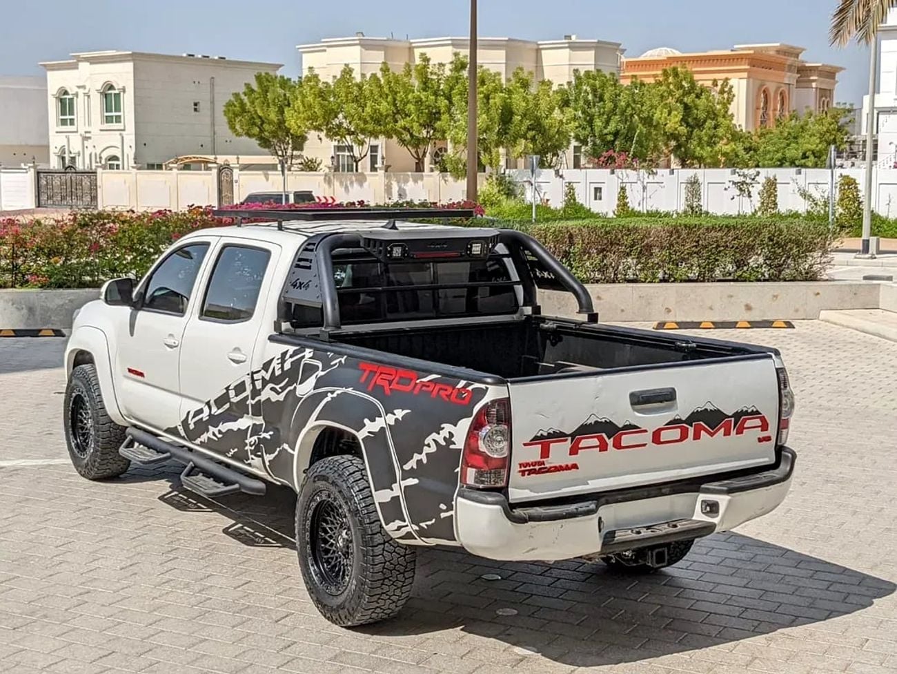 تويوتا تاكوما MODIFIED TRD 4X4 4DOORS IN EXCELLENT CONDITION