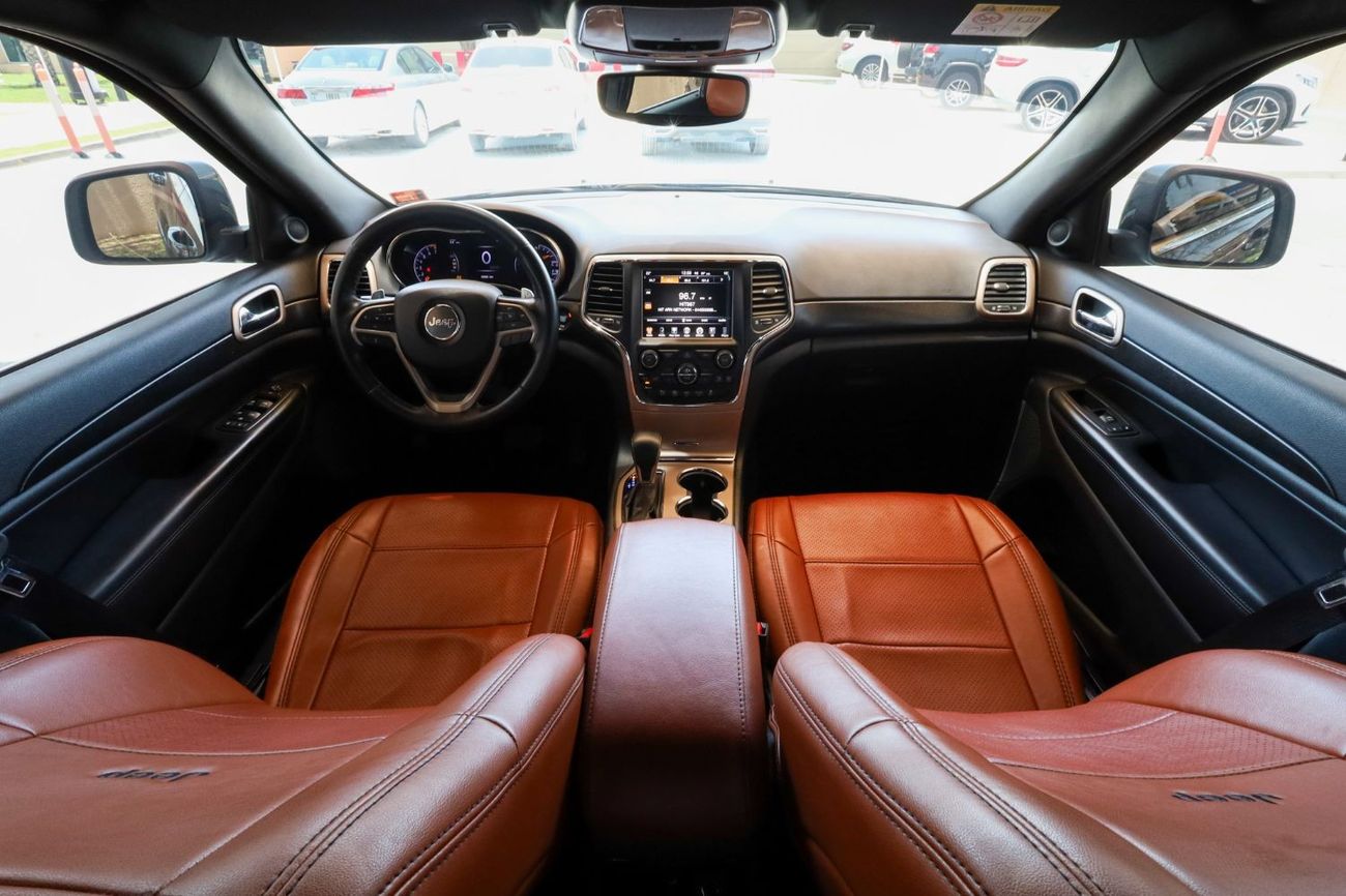 جيب جراند شيروكي Jeep Grand Cherokee Laredo 2017 GCC under Warranty with Flexible Down-Payment/ Flood Free.