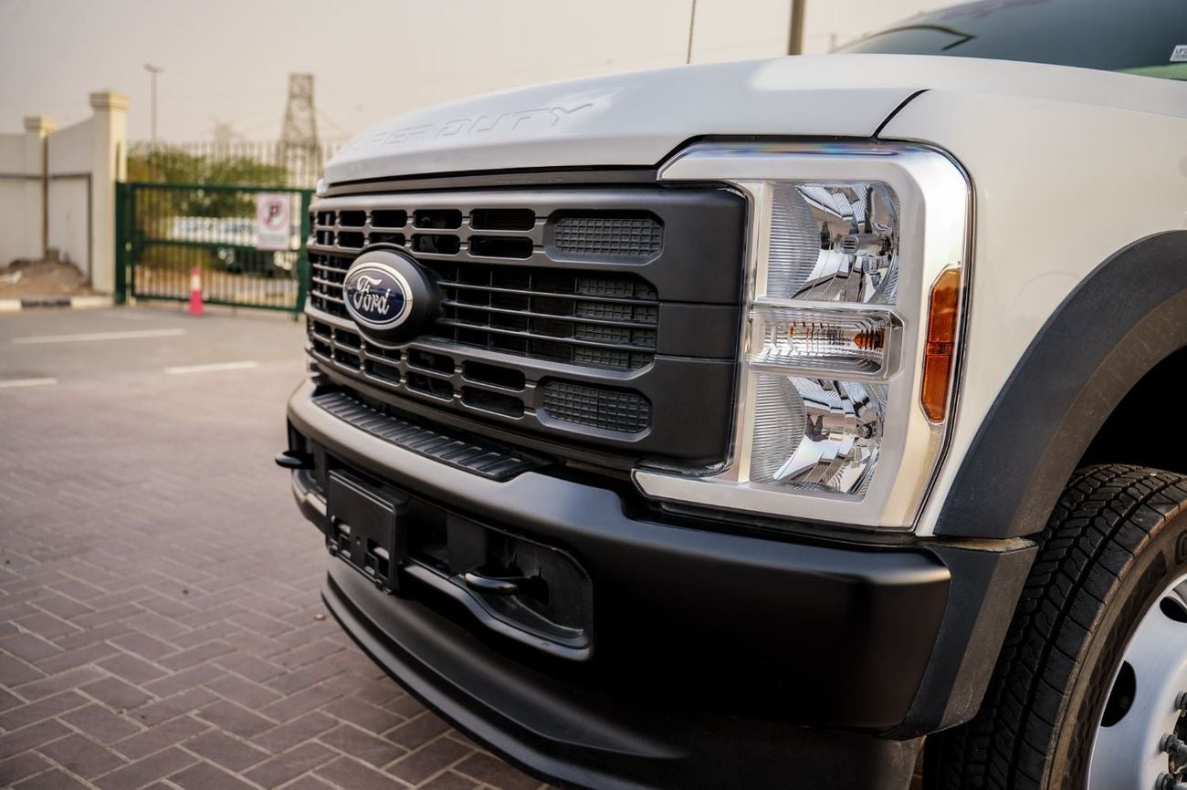 Ford F-550 Ford F-550 Super Duty Chassis Cab