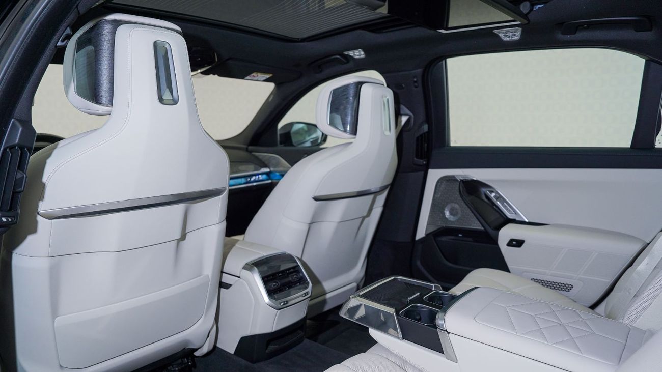 BMW 740i 740i M-Sport | AED 5,852 PM | Warranty & Service June 2028  | GCC