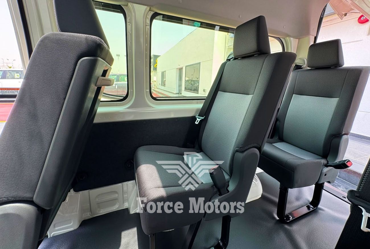 Toyota Hiace DX - Manual . Diesel . Bus . Rear Wheel Drive . 9+ Seats . 4 Doors