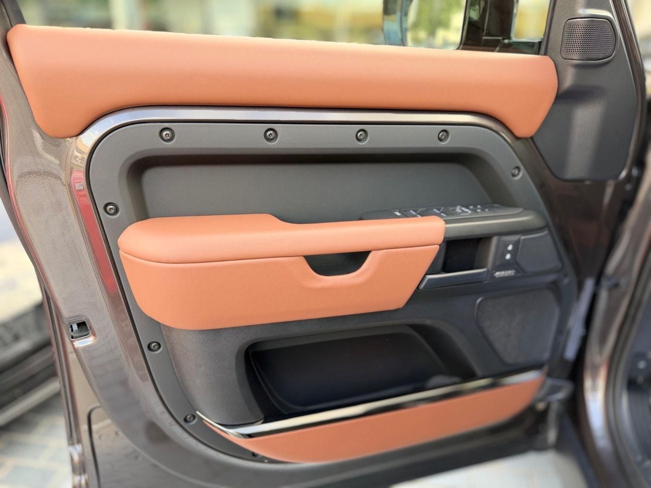 لاند روفر ديفندر 110 P635 OCTA V8