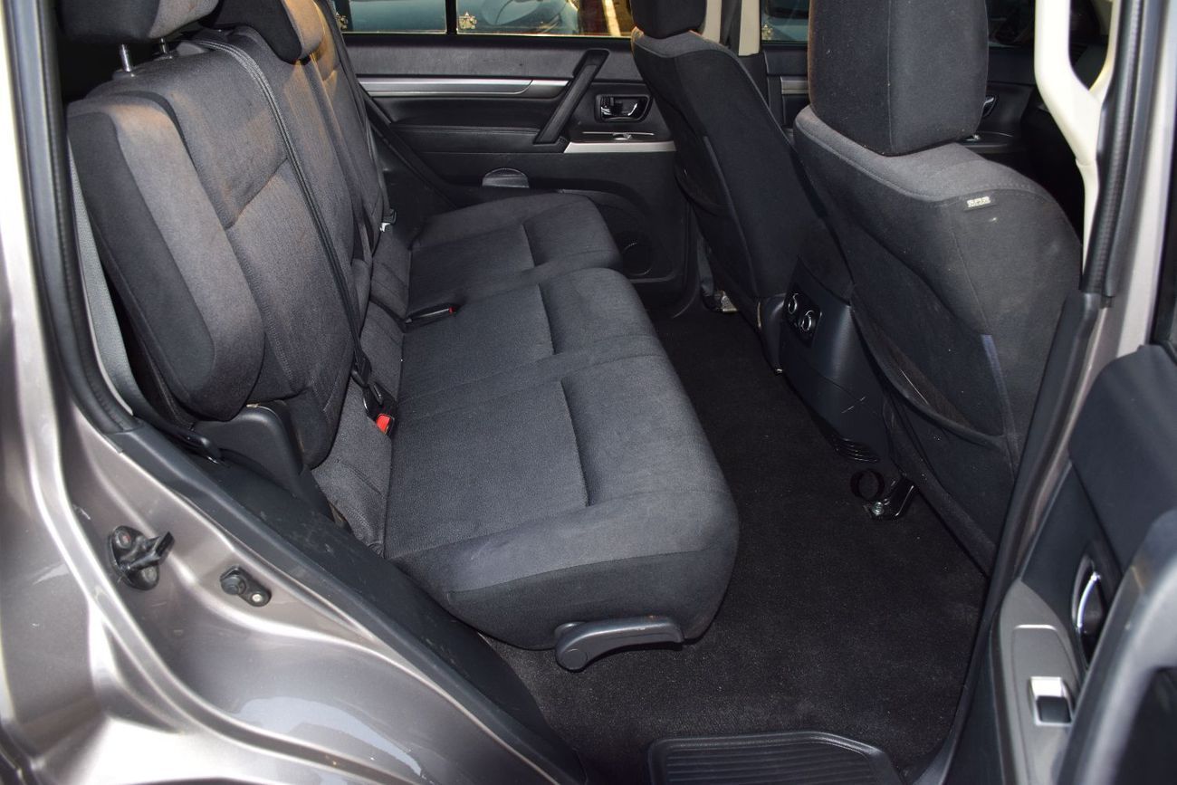 ميتسوبيشي باجيرو Right Hand (Diesel 3.2L)