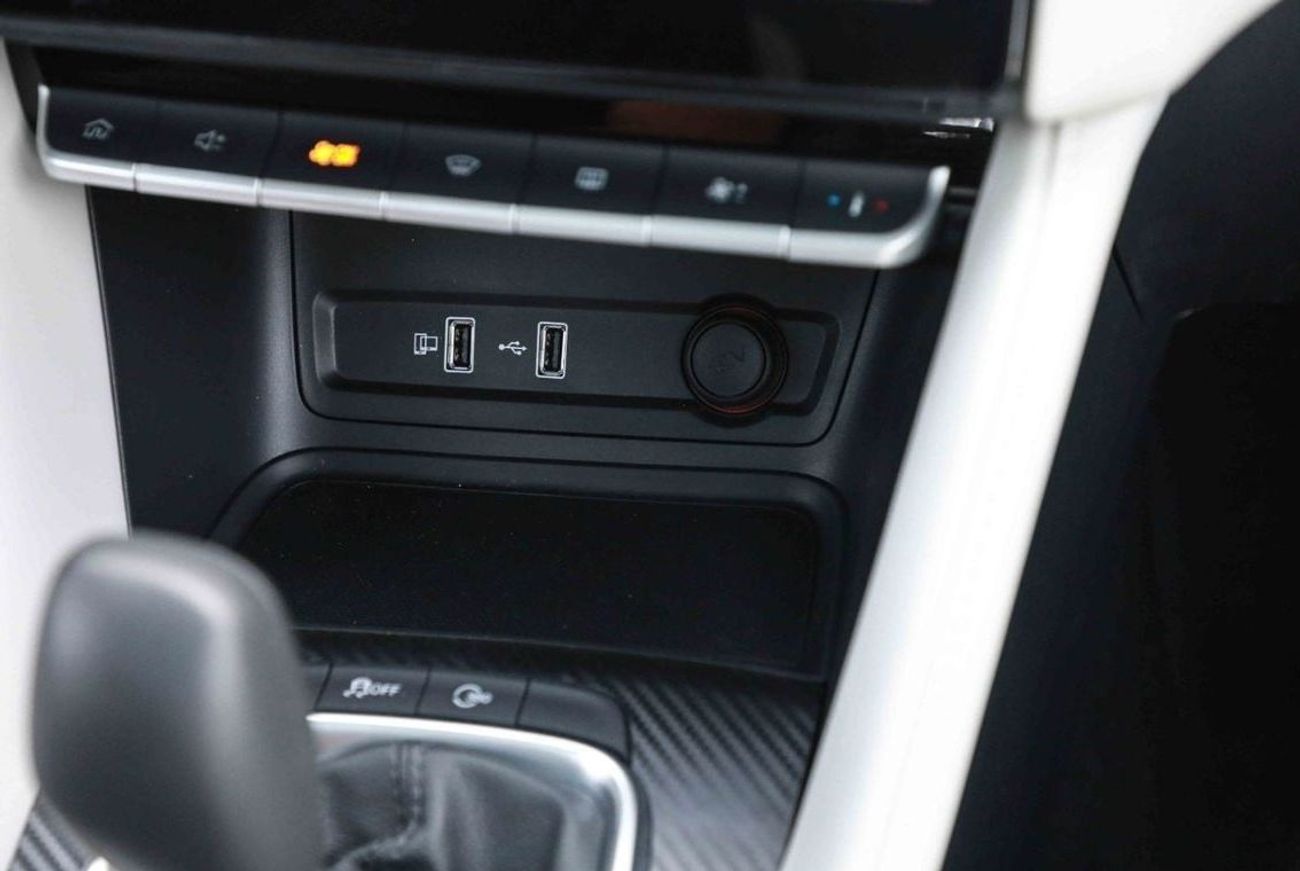 MG ZS 2025 MG ZS LUXURY 1.5 - WHITE inside BEIGE | Export Price