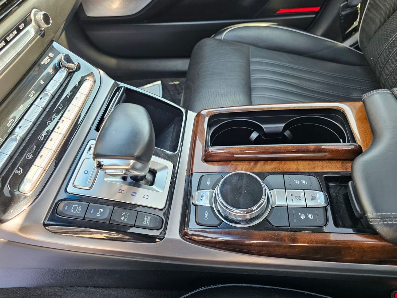 جينيسس G90 Royal 5.0L (407 HP) RWD