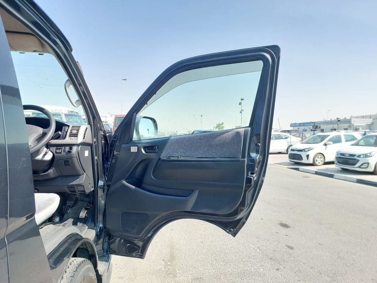 تويوتا هاياس (RAMADAN OFFER) TOYOTA HIACE VAN RHD 2005 MODEL 2.0 L PETROL AUTOMATIC(PM26783)
