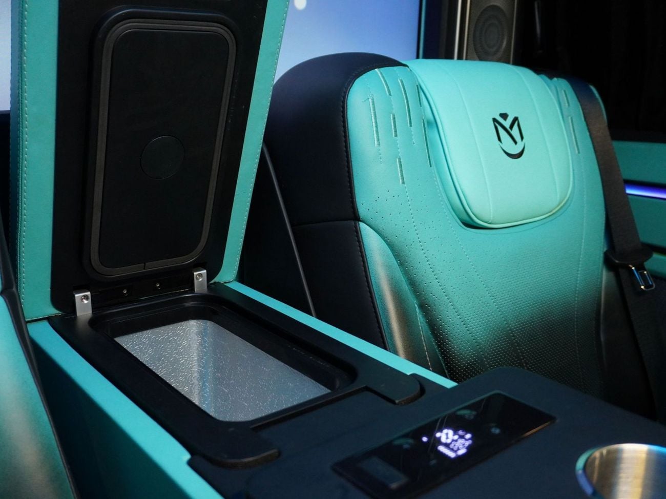 Mercedes-Benz V 300 VIP V-Class by Michael Cinco - Barugzai