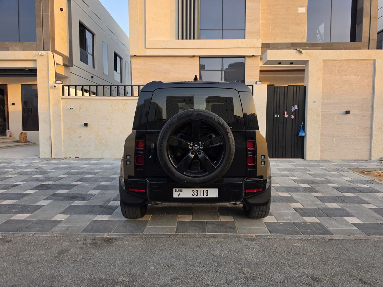 لاند روفر ديفندر 110 HSE P400