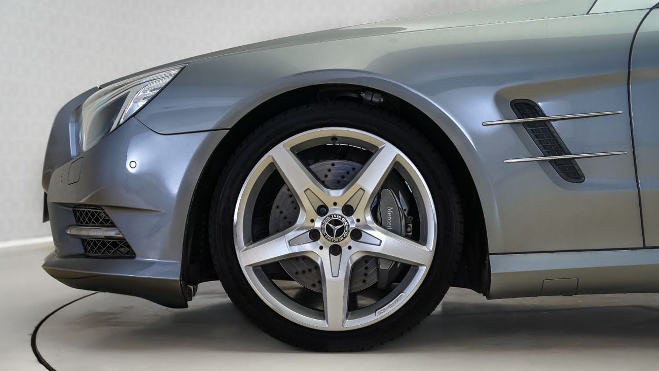 Mercedes Benz SL500 STD UAE's Very Best Example