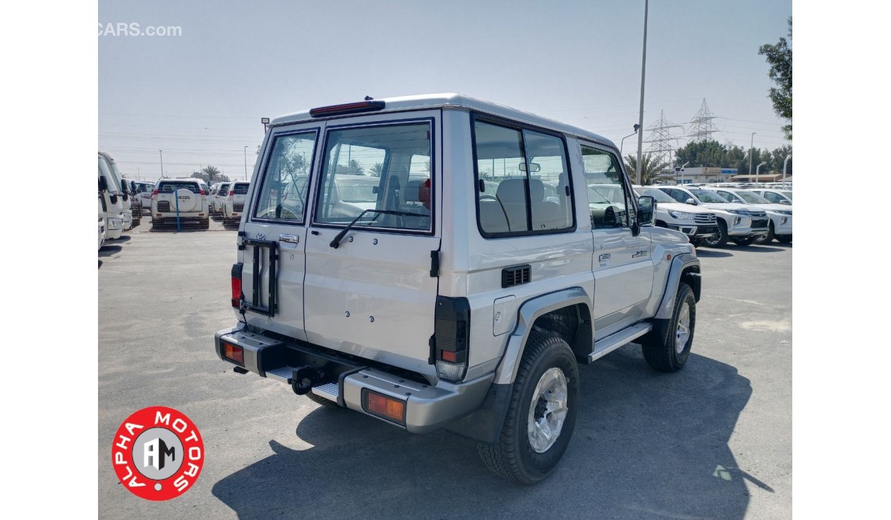 تويوتا لاند كروزر هارد توب 4.0L V6 (2 Doors + Winch + alloy + overfenders)