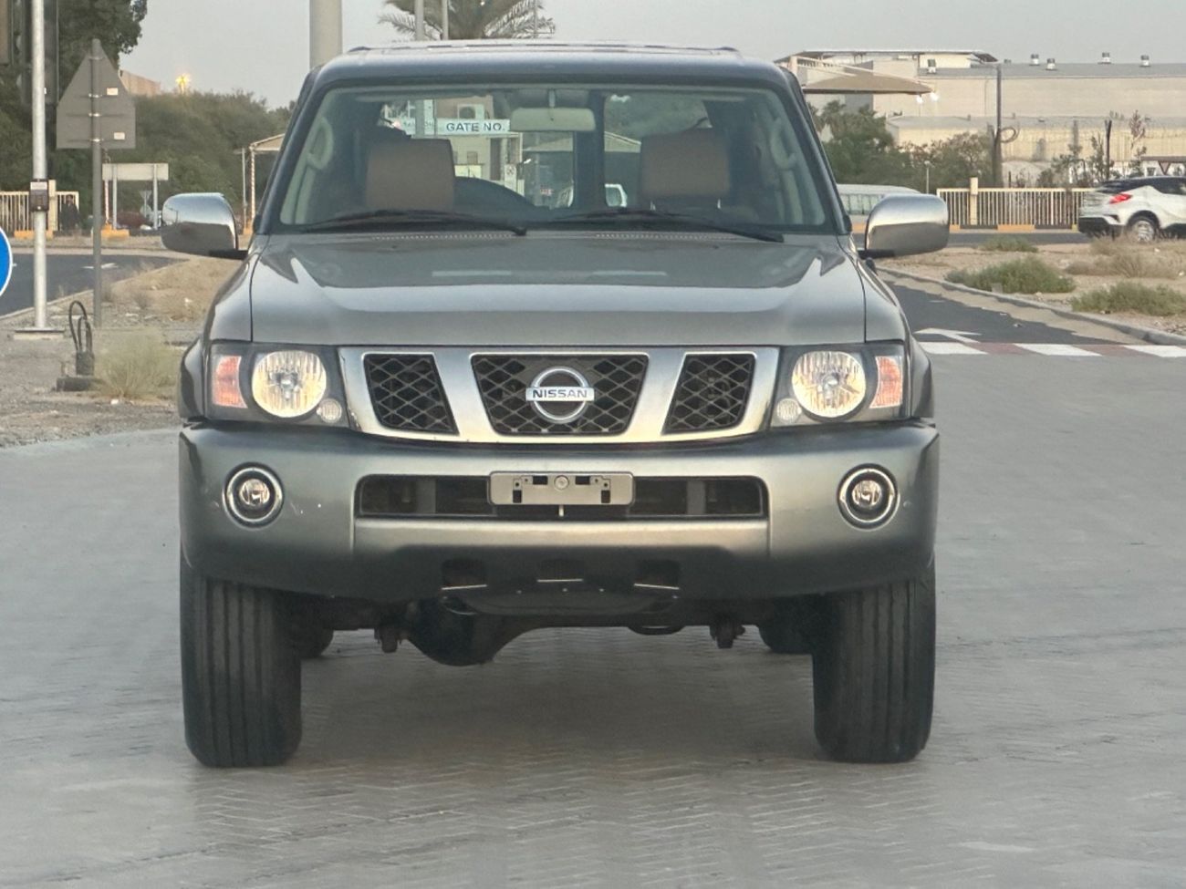 Nissan Patrol Super Safari MODEL 2019 GCC CAR PERFECT CONDITION INSIDE AND OUTSIDE FULL OPTION SUN ROO