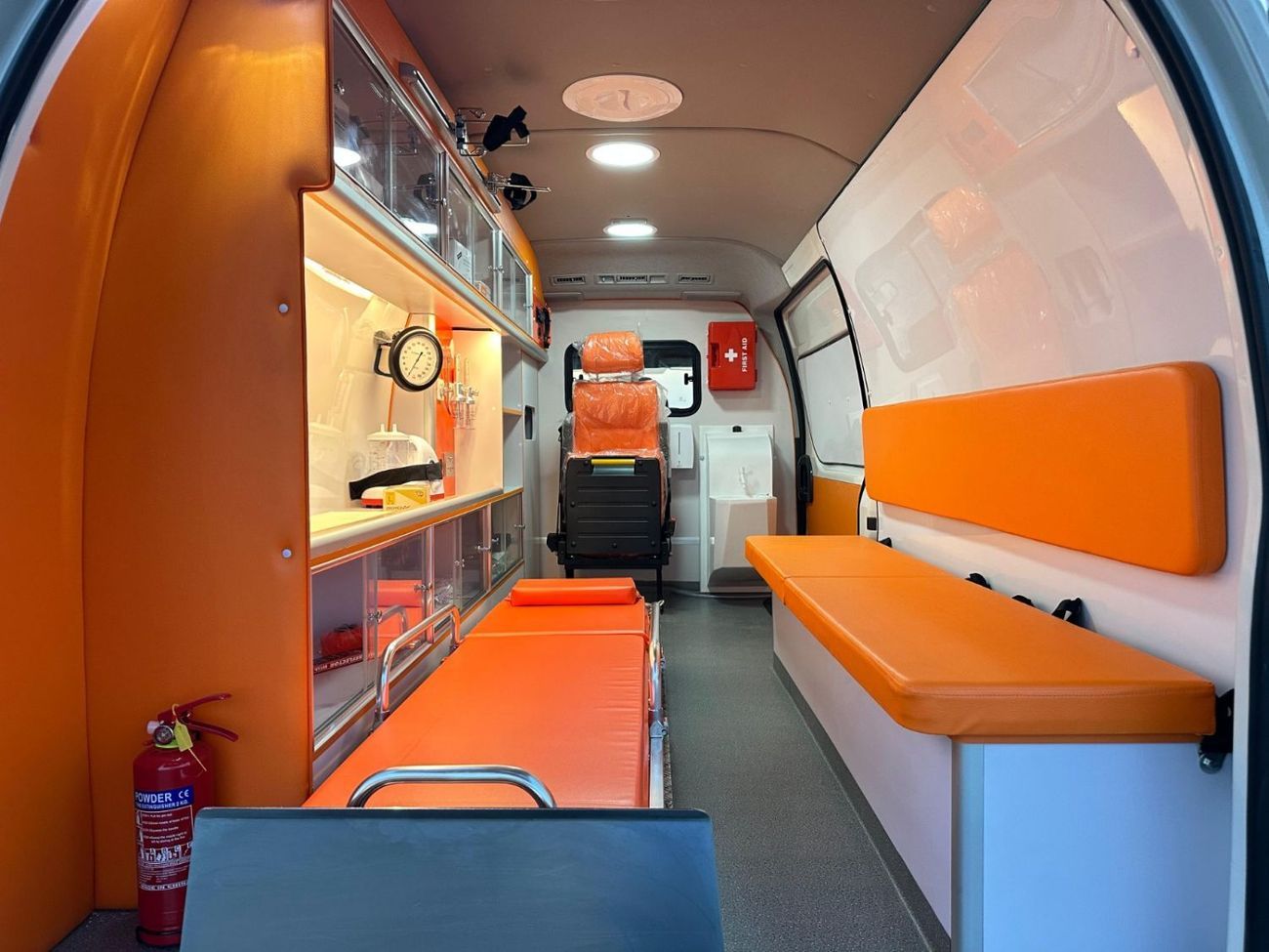 تويوتا هاياس 2.7L VAN HIGH ROOF AMBULANCE P MT