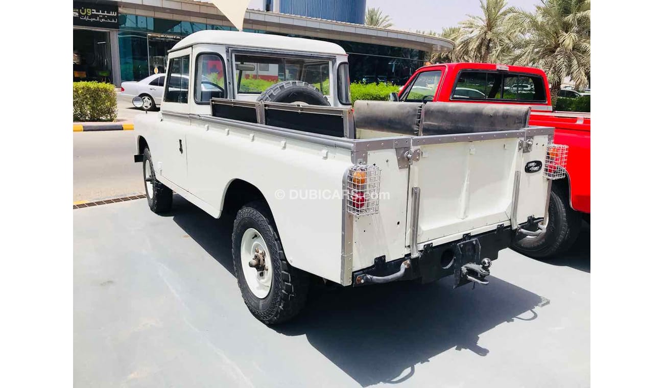 لاند روفر ديفندر