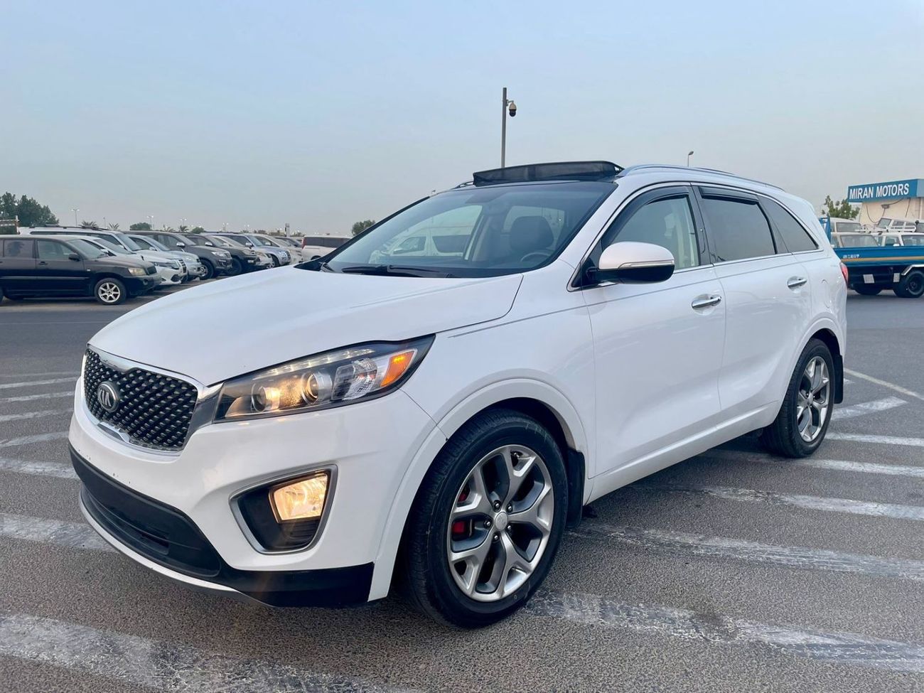كيا سورينتو 2016 Kia Sorento SX Edition Full Option Panorama View - 3.3L V6 - 7 Seater With Radar - 98,000 Milea