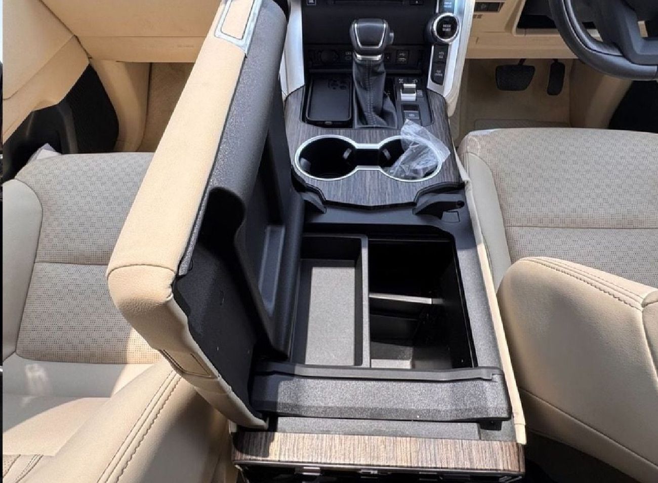 تويوتا لاند كروزر 2023 LC300 ZX Diesel Engine RHD 3.3L Twin Turbo Full Option