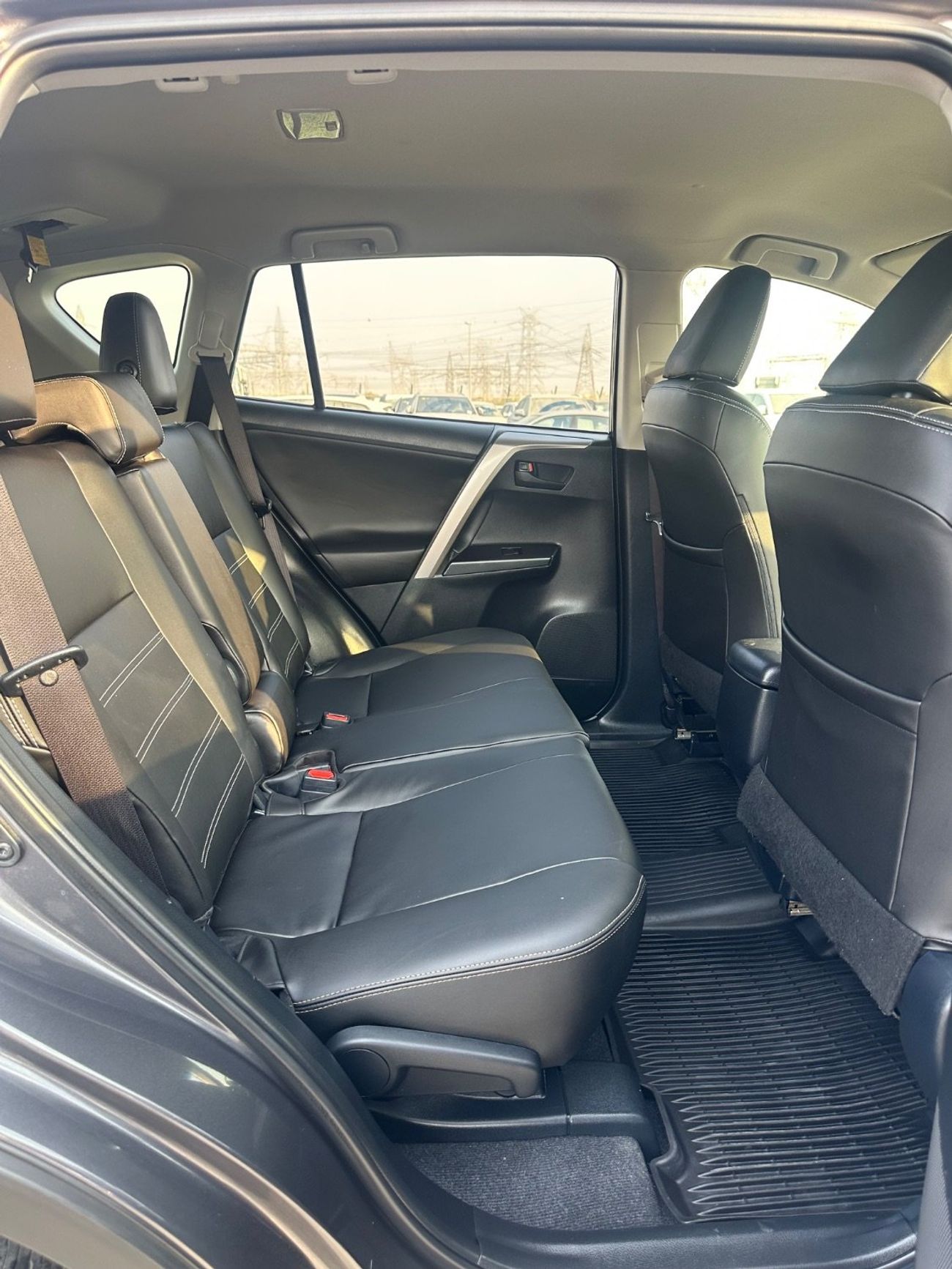 Toyota RAV4 2017 good condition leather seats