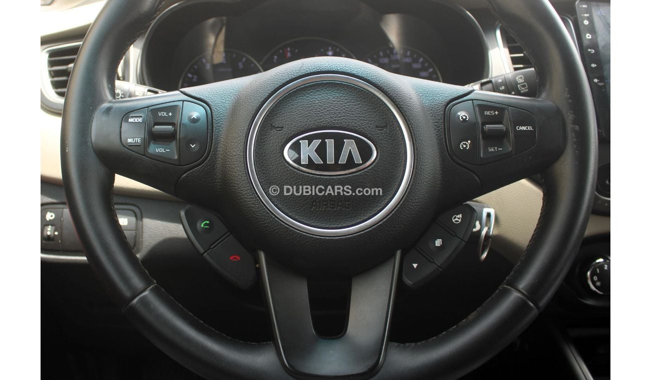 Kia Carens EX KIA CARENS - 2016 - MID OPTION - ENGINE 1600 CC - GCC - PERFECT CONDITION INSIDE OUT