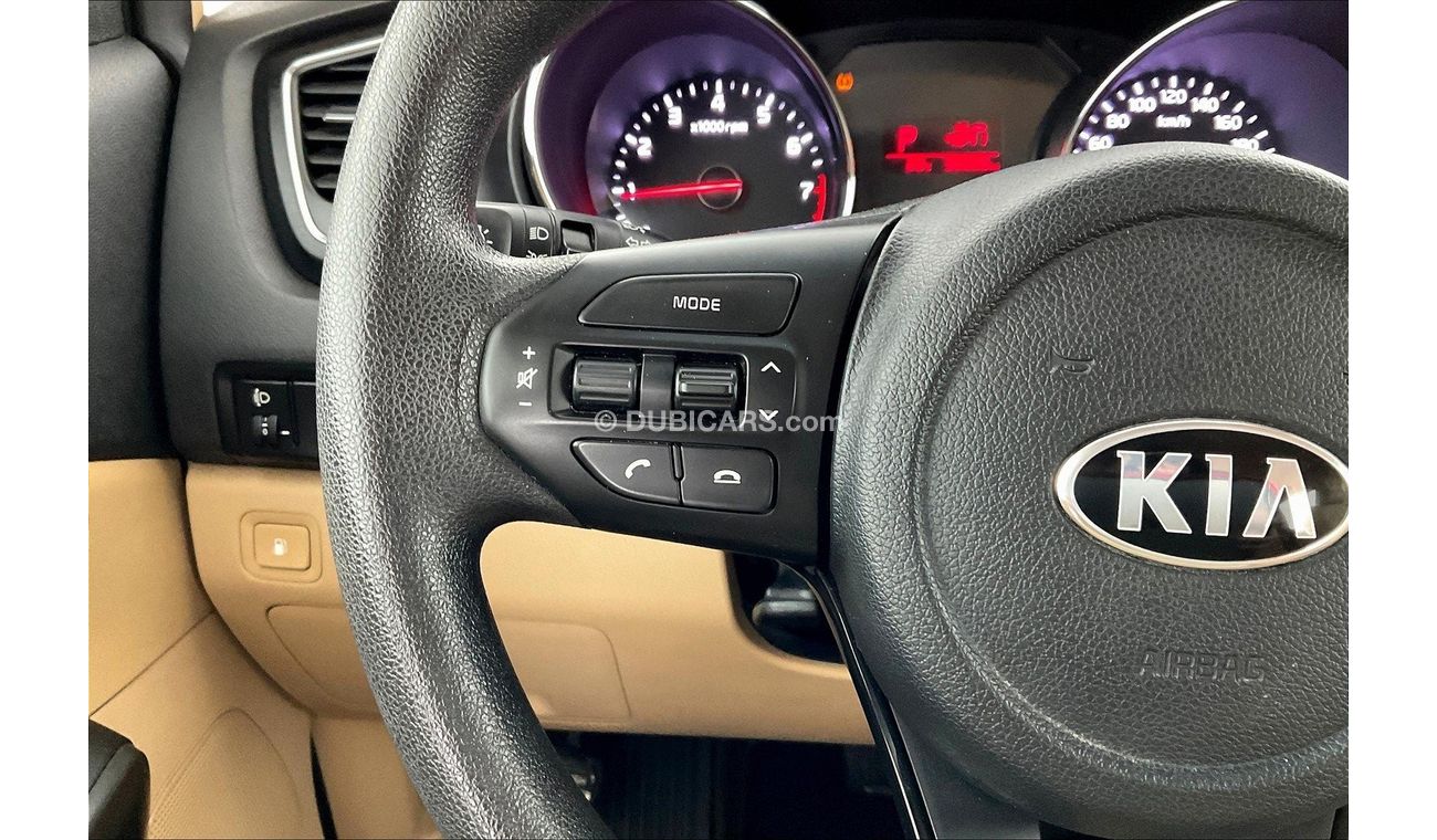 كيا كارنيفال LX