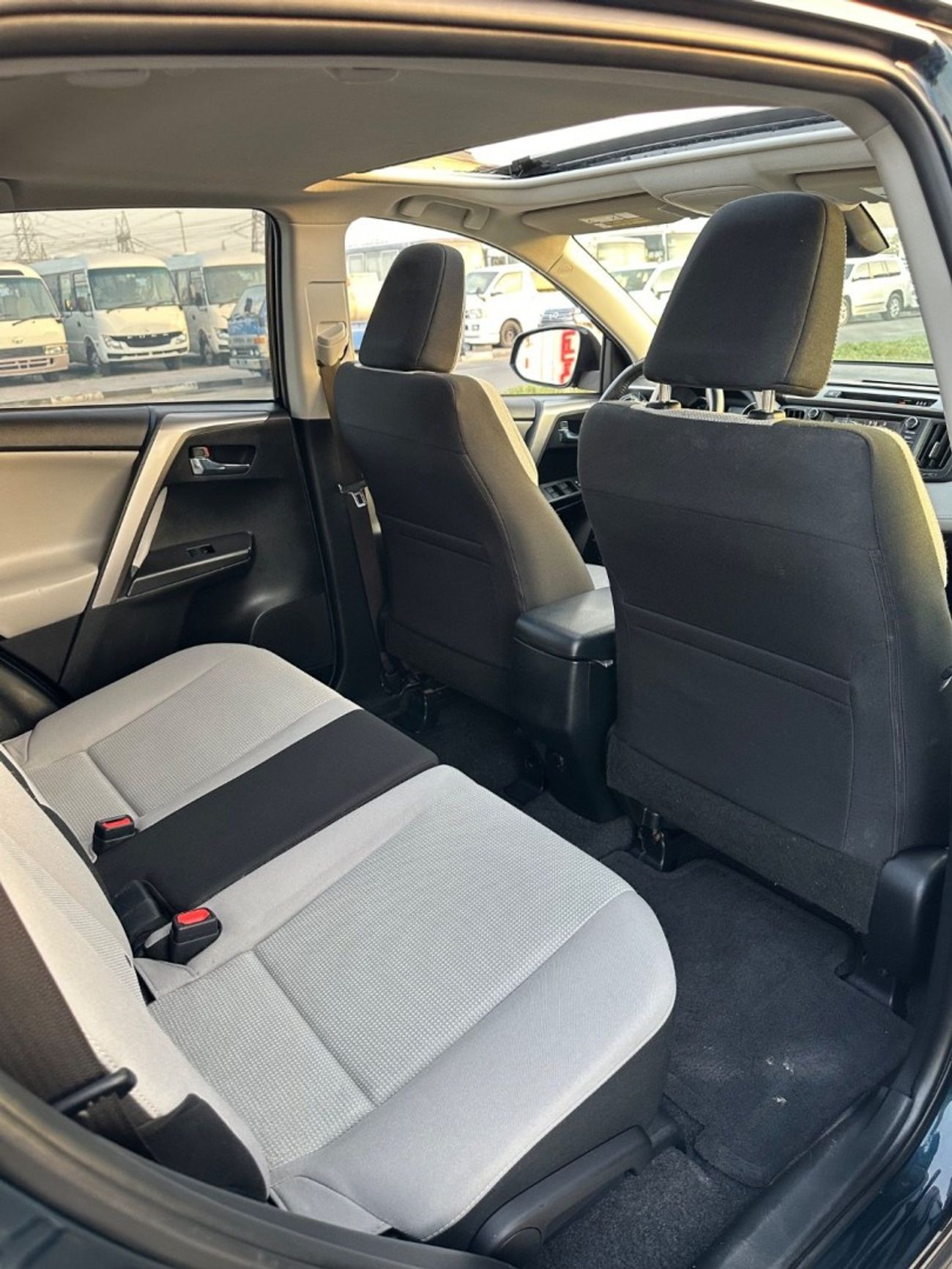 Toyota RAV4 XLE 4WD sunroof  full Option