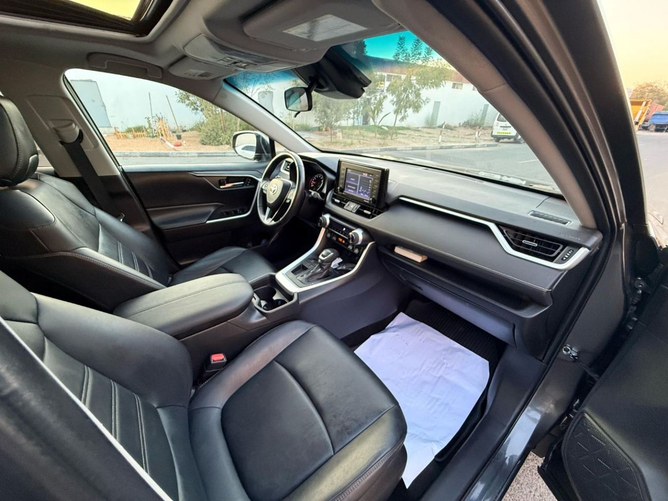 تويوتا راف ٤ XLE AWD