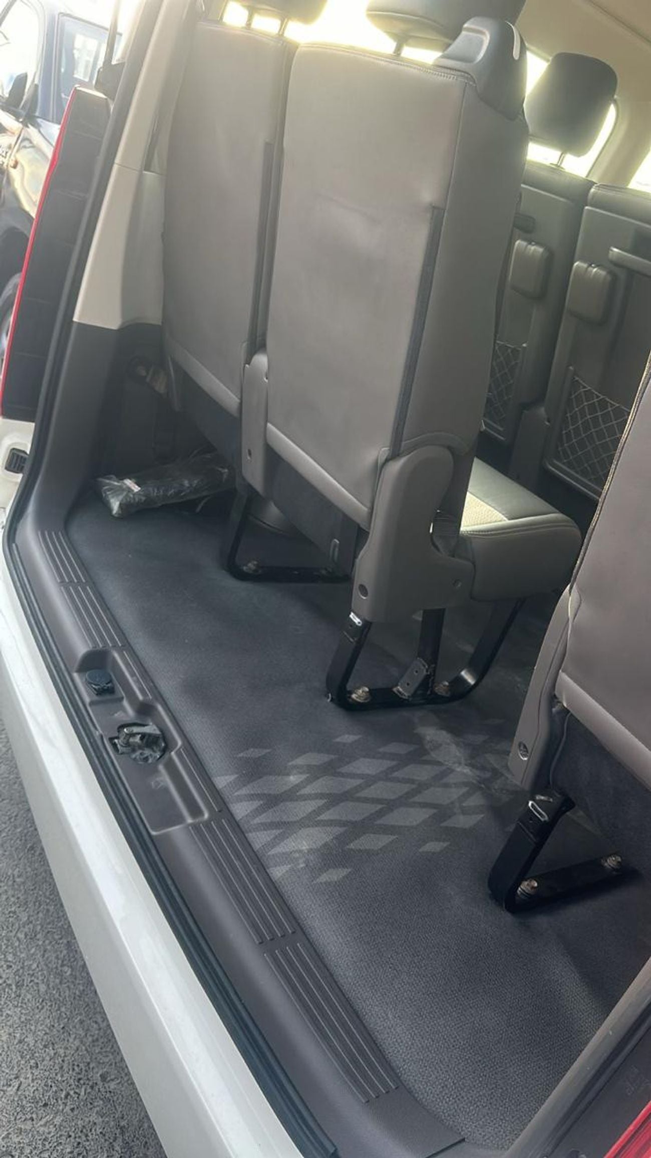 Toyota Hiace DLS - STD ROOF Diesel Engine ,2.8 Liter ,Left Hand Drive ,Automatic