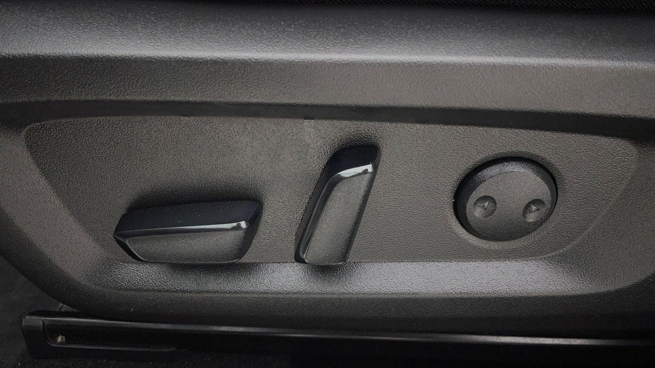 ميتسوبيشي آوتلاندر HL SYNTHETIC LEATHER WITH SUNROOF 2.5 | بدون دفعة مقدمة | اختبار القيادة في المنزل