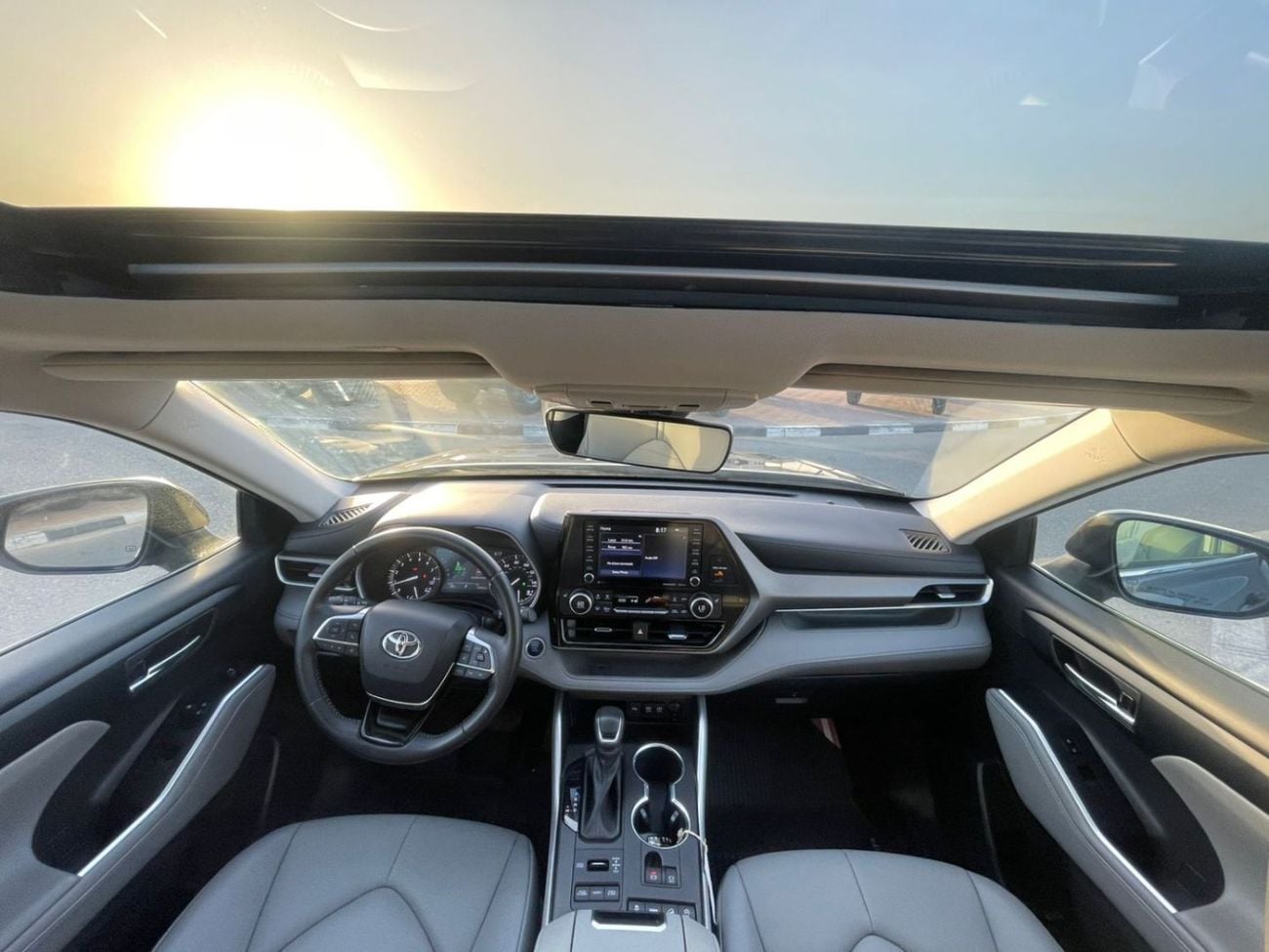 Toyota Highlander 2021 Toyota Highlander XLE Premuim Full Option - 3.5L V6 - AWD 4x4 - Push Start & Sunroof With Wirel