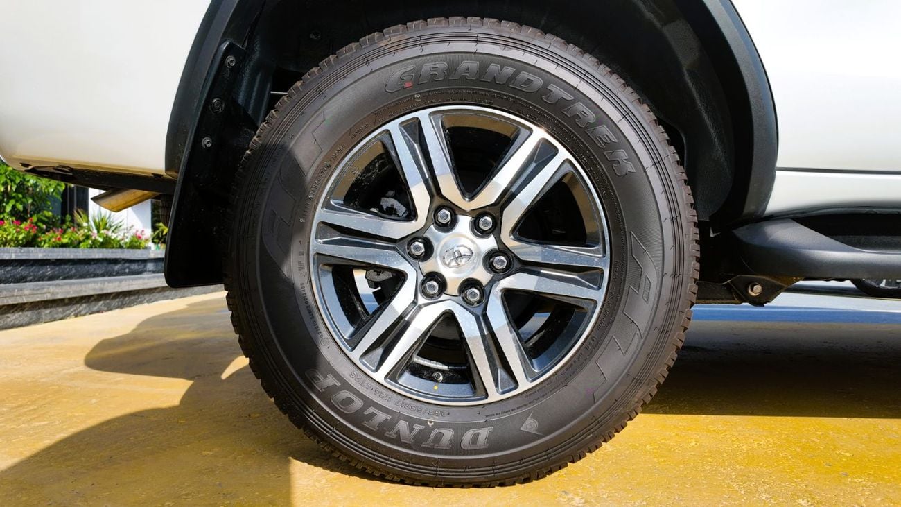 Toyota Fortuner Toyota Fortuner GX 2.7L Petrol A/T 4x4