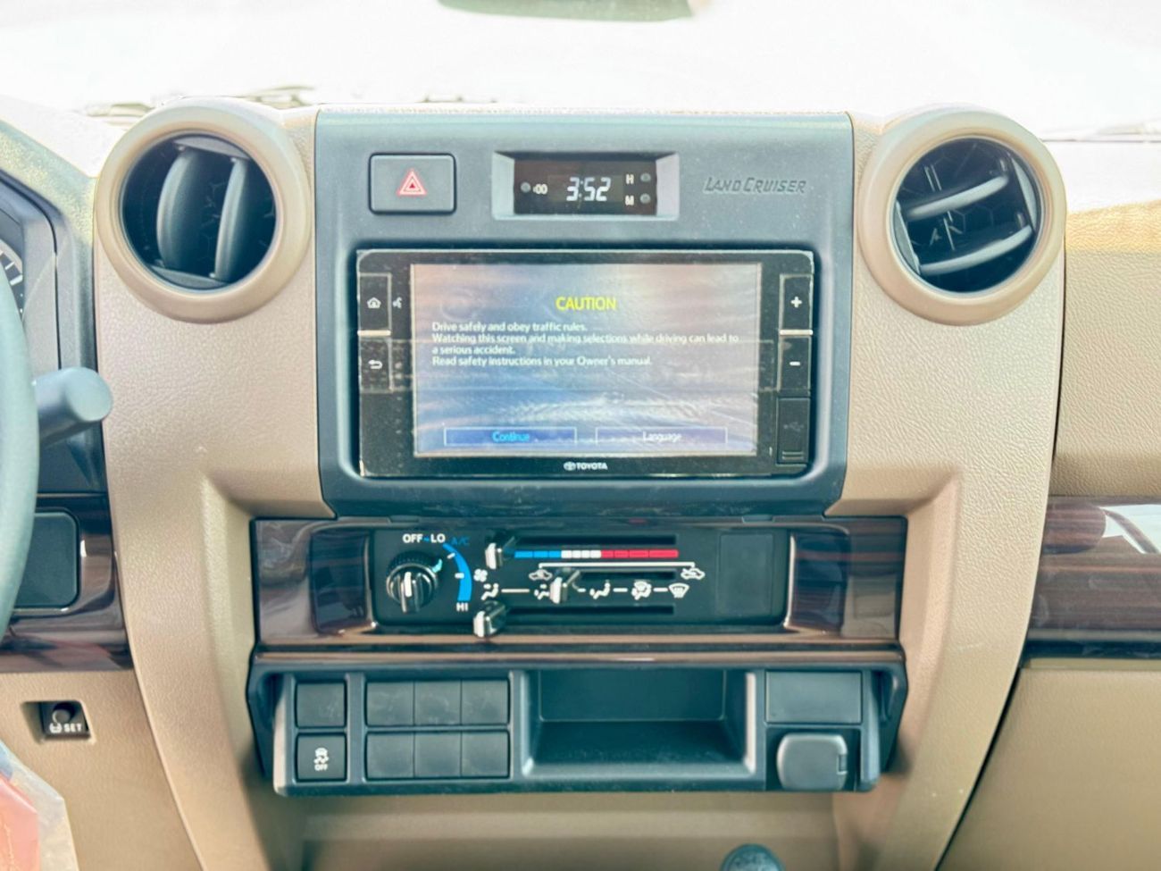 تويوتا لاند كروزر بيك آب Toyota LC79 2025 4WD Double Cab 2.8L Diesel Manual