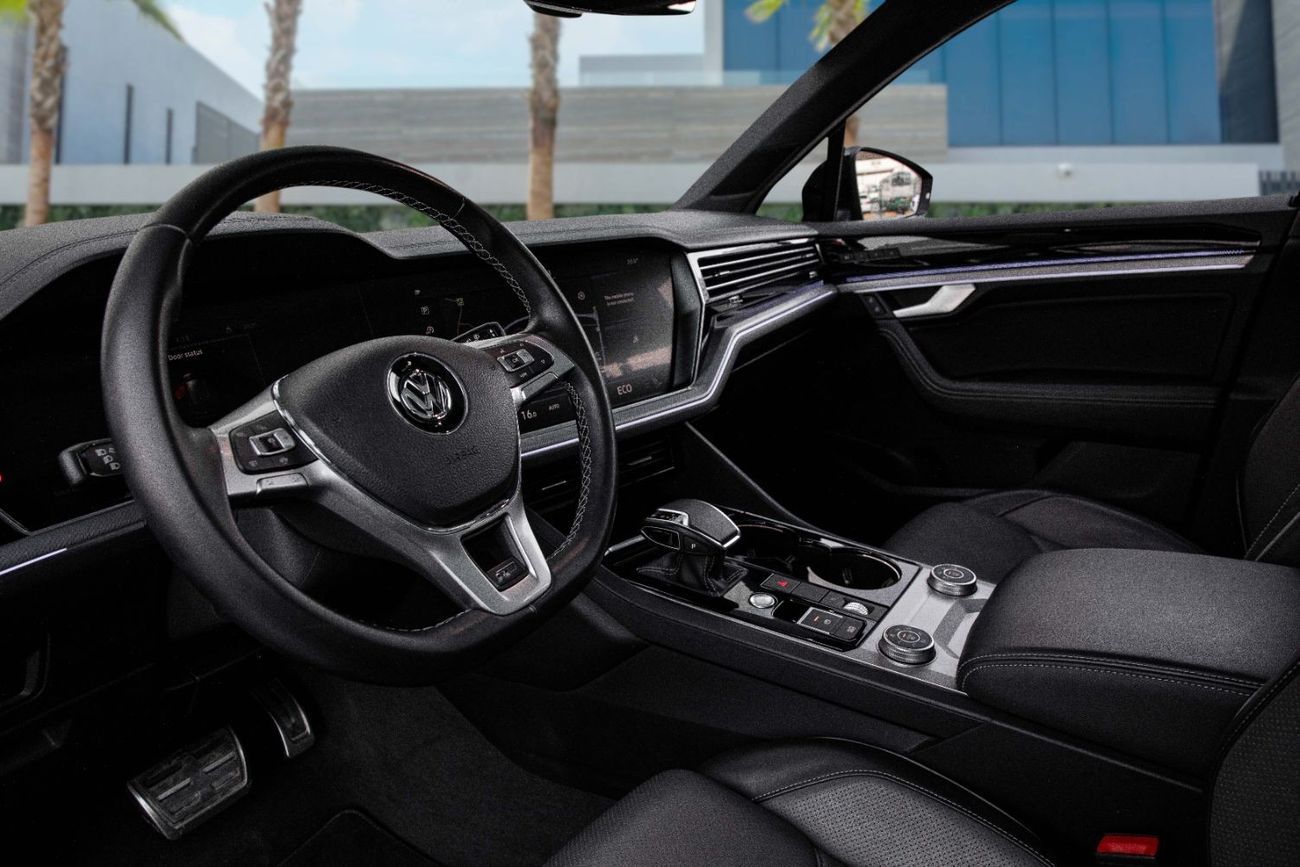 فولكس واجن طوارق R-لاين | 3,329 P.M  | 0% Downpayment | Under Warranty!