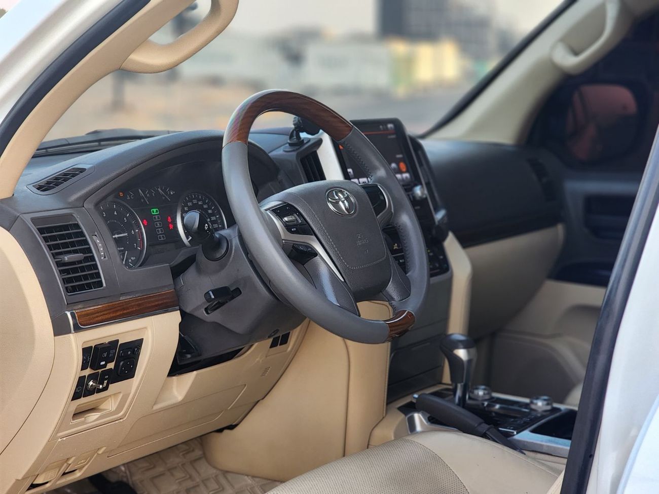 تويوتا لاند كروزر GX.R V8