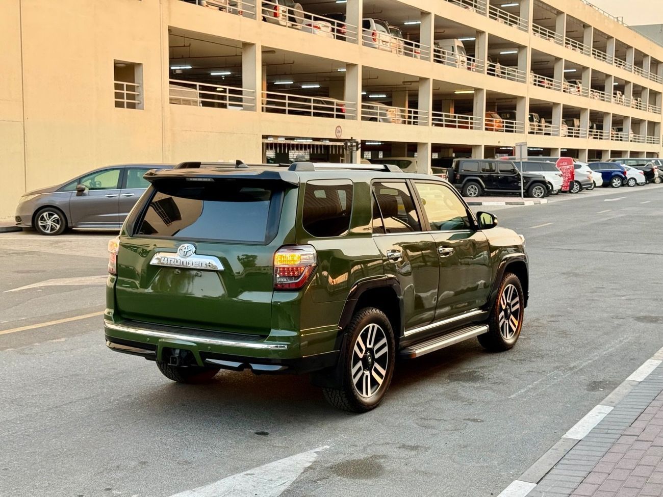 تويوتا Runner4 2021 LIMITED NIGHT EDITION 7 SEATS 4x4 US SPEC