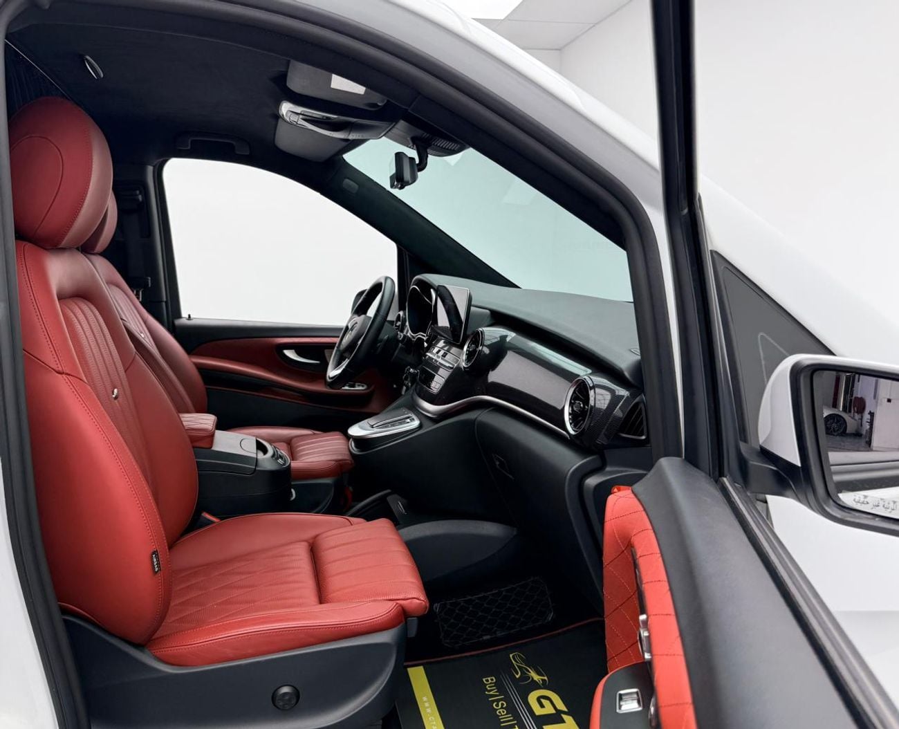 Mercedes-Benz V 250 2023 Mercedes Benz V250 Falcon Edition, 2026 MB Warranty, 2027 MB Service Pack, Low Km, GCC