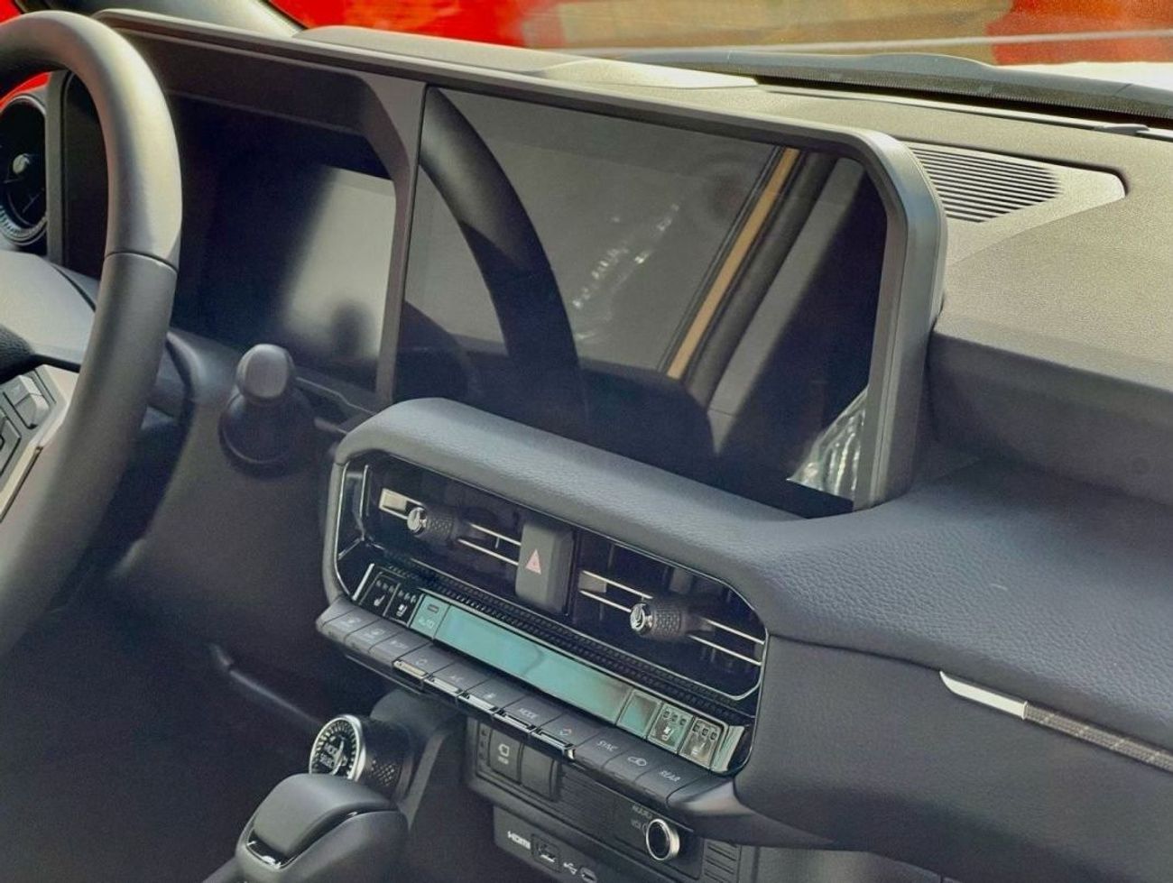 تويوتا برادو 2.4L PETROL FULL OPTION 2024