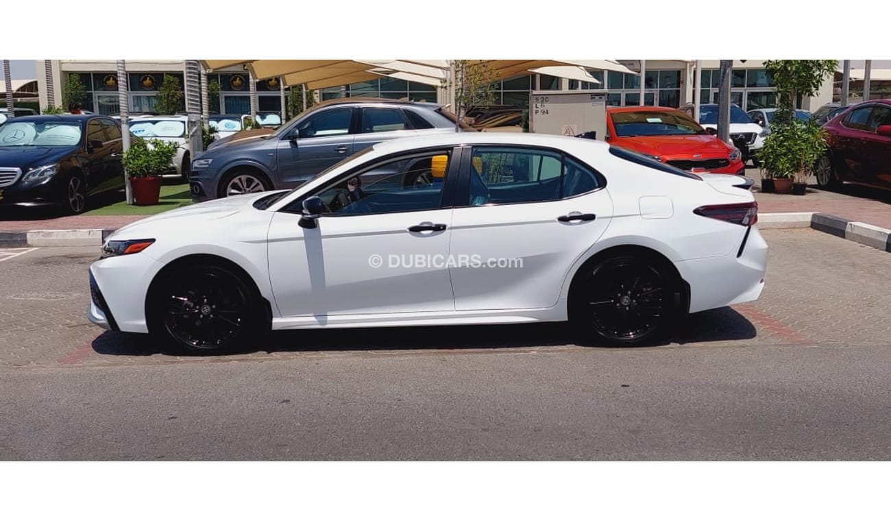 Toyota Camry SE Low mileage