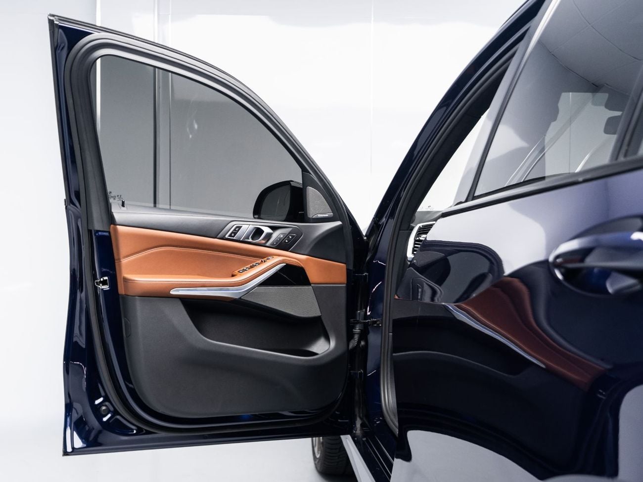 بي أم دبليو X5 M50i 4.4L 2022 BMW X5 M50i, 4.4L TC V8, AWD, 523 bhp, 8 Speed Automatic